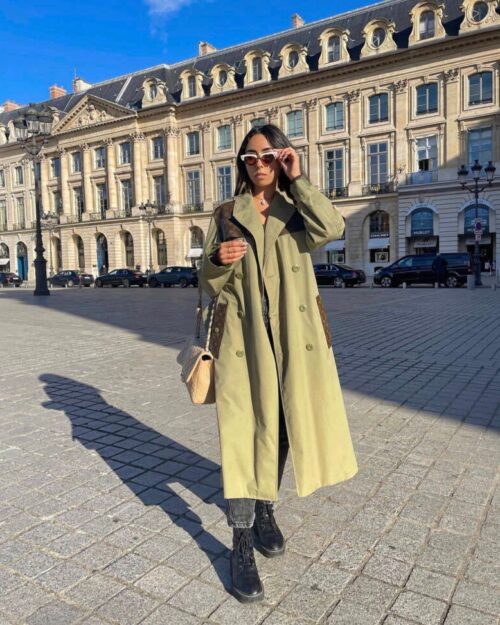 Unisex Trench coat front sides and pockets