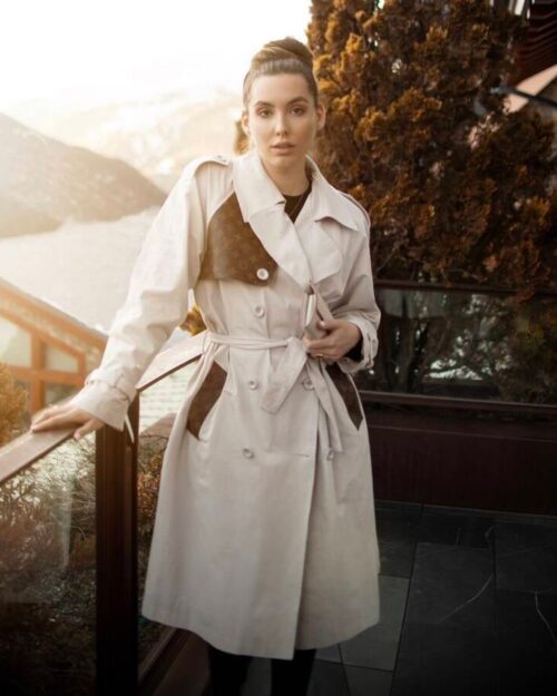 Unisex Trench coat front side and pockets