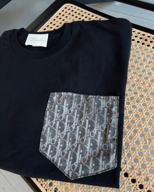 Unisex T-shirt with pocket, select the fabric
