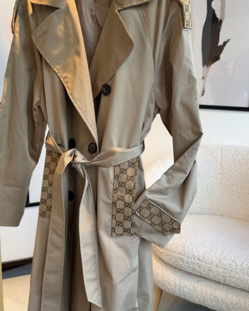 Unisex Trenchcoat, sleeves, shoulders and pockets