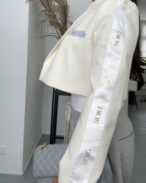 Cropped or normal lengte, blazer with signature silk detail